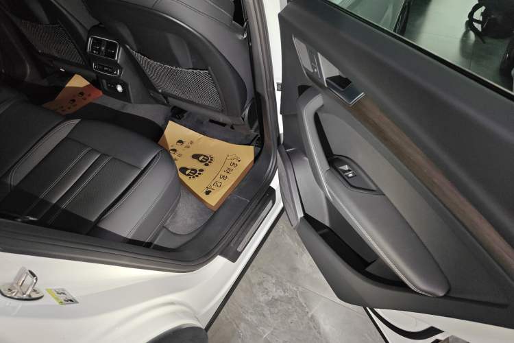 Used Audi Q5L 2022 40T Fashionable and Elegant Model
