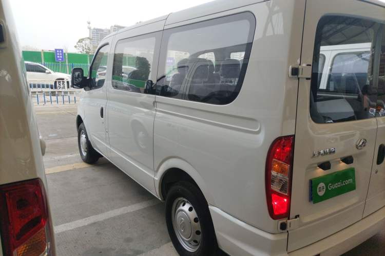 Used SAIC MAXUS Xintu V80 2024 Aotong Value Edition 6AMT Short Wheelbase Ultra-Low Roof 127 Ps 5/6 Seats