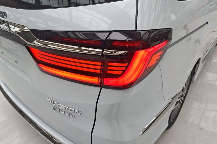 Used Honda Elysion 2024 2.0L eHEV Luxury Edition
