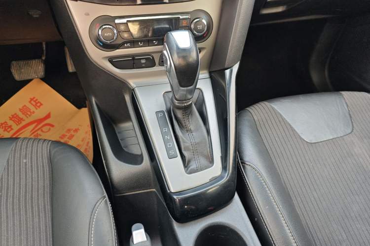 Used Ford Focus 2012 Sedan 1.6L Automatic Fashion Edition
