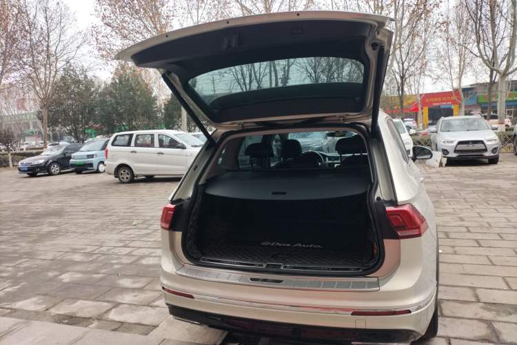 Used Volkswagen Tiguan L 2021 330TSI Automatic Two-Wheel Drive R-Line Enhanced Edition
