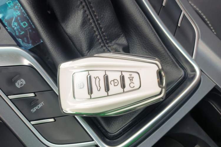 Used Geely Auto Emgrand 2019 Leading Edition 1.5L CVT Upward-Connected Model China VI Standard