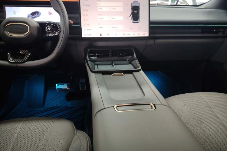 Used Lynk & Co 07 2024 EM-P 126 Long-Range Halo
