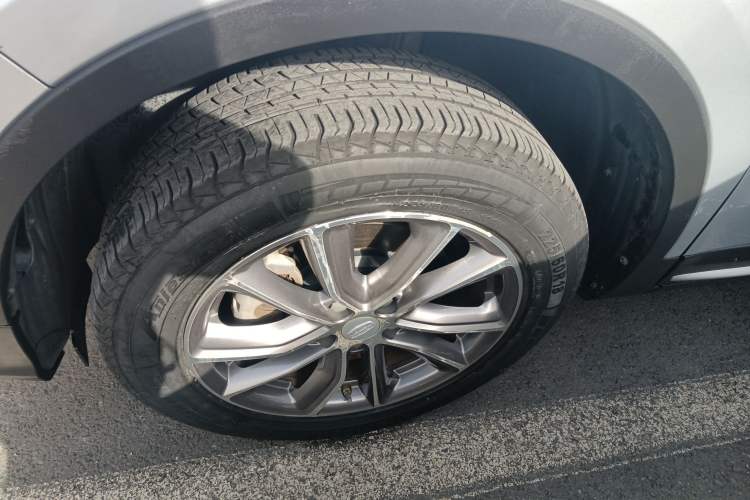 Used Geely Auto Emgrand X7 Sport 2020 1.8TD DCT Two-Wheel Drive Smart Connect 4G-Enabled Version
