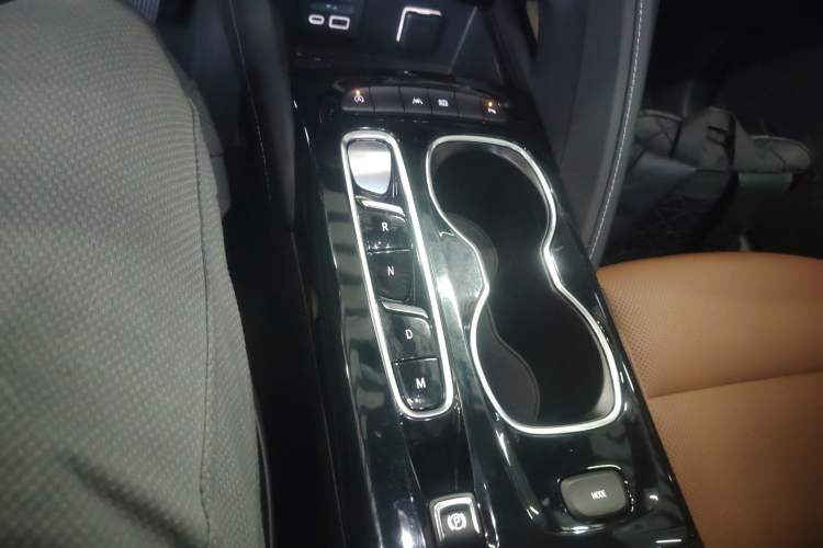 Used Buick Envision 2020 Onix S 652T Two-Wheel Drive Elite Model