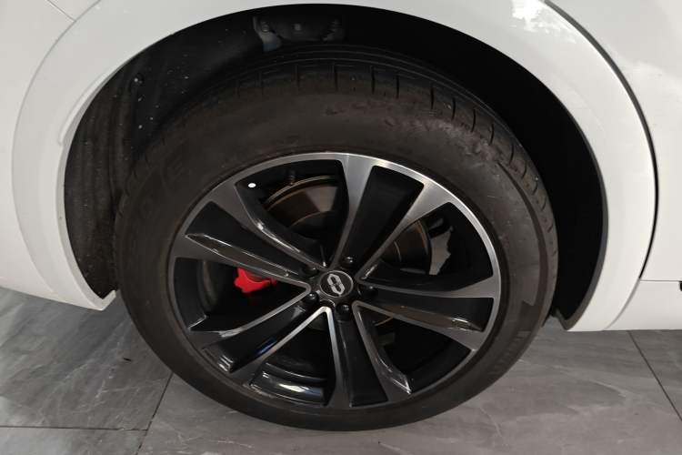 Used Hima AITO M8 2025 Extended-Range Max+ Version 53.4 kWh 5-Seater Edition
