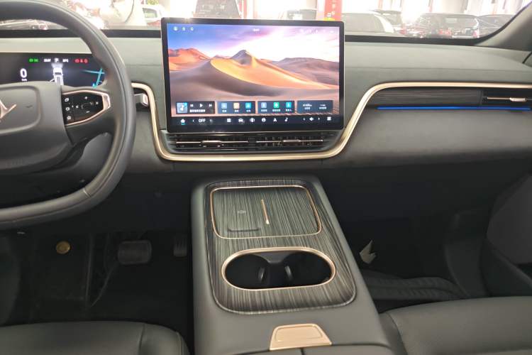 Used  eπ008 2024 210Max Range-Extended Version 6 Seats
