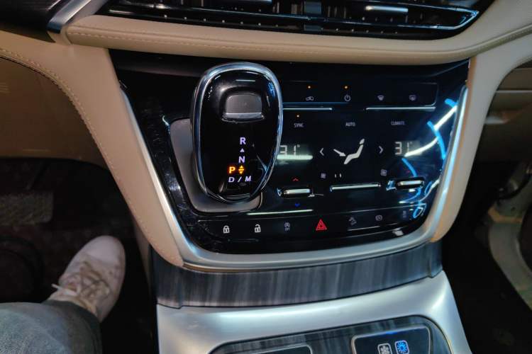 Used Buick GL8 2021 ES Landtrek 653T Luxury Model
