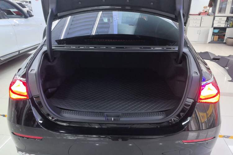 Used Mercedes-Benz E-Class New Energy 2024 E 350 e L Plug-in Hybrid Sedan