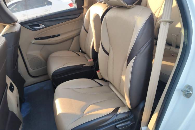 Used Baojun 730 2017 1.5T Manual Prestige Version 7 Seats