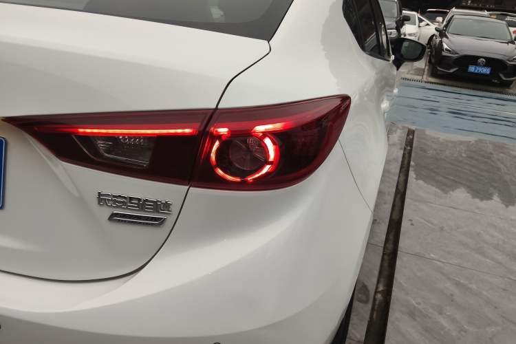 Used Mazda Mazda 3 Axela 2019 Cloud-Controlled Sedan 1.5L Automatic Luxury Model China VI Standard
