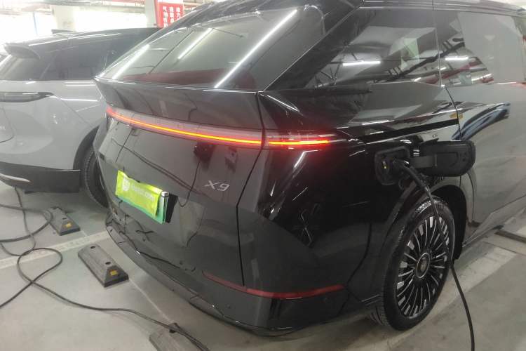 Used XPeng X9 2025 740 Ultra-Long Range Max
