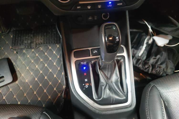 Used Hyundai ix25 2015 1.6L Automatic Two-Wheel-Drive Deluxe DLX Model
