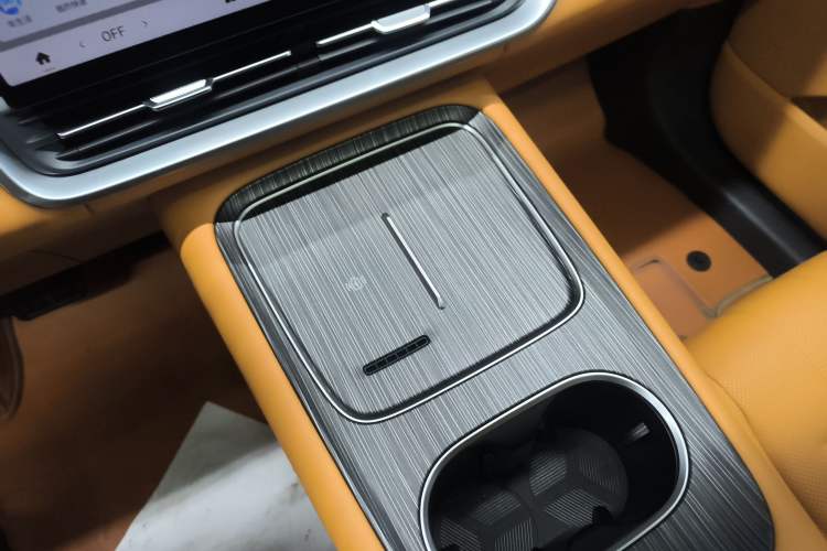 Used Dongfeng eπ eπ008 2025 636Ultra Smart Drive Version 5 Seats
