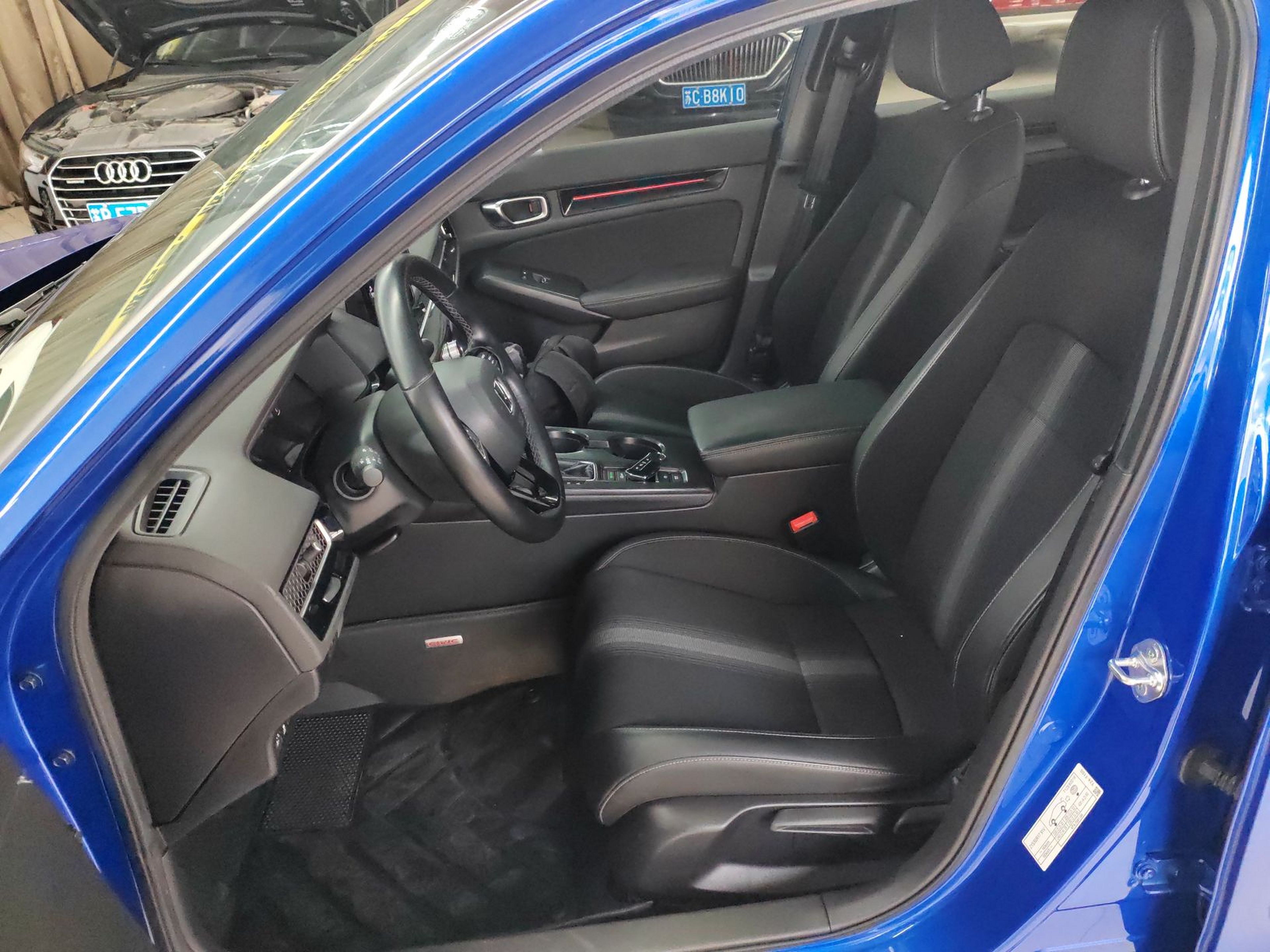 Переднее сиденье в автомобиле