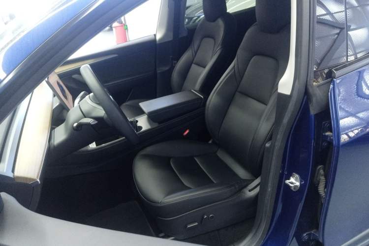 Used Tesla Model Y 2022 Long-Range All-Wheel-Drive Version
