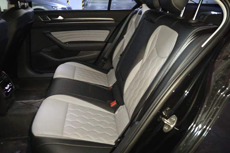 Used Volkswagen Magotan 2026 30 Million Vehicles Selected Model 280TSI DSG Luxury Edition
