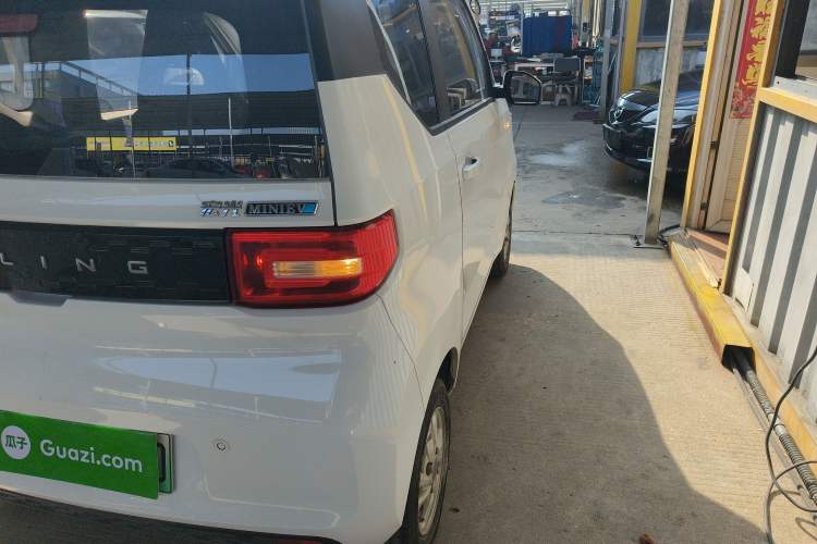Used Wuling Hongguang MINIEV 2021 Macaron Sandwich Model 170 km Lithium Iron Phosphate
