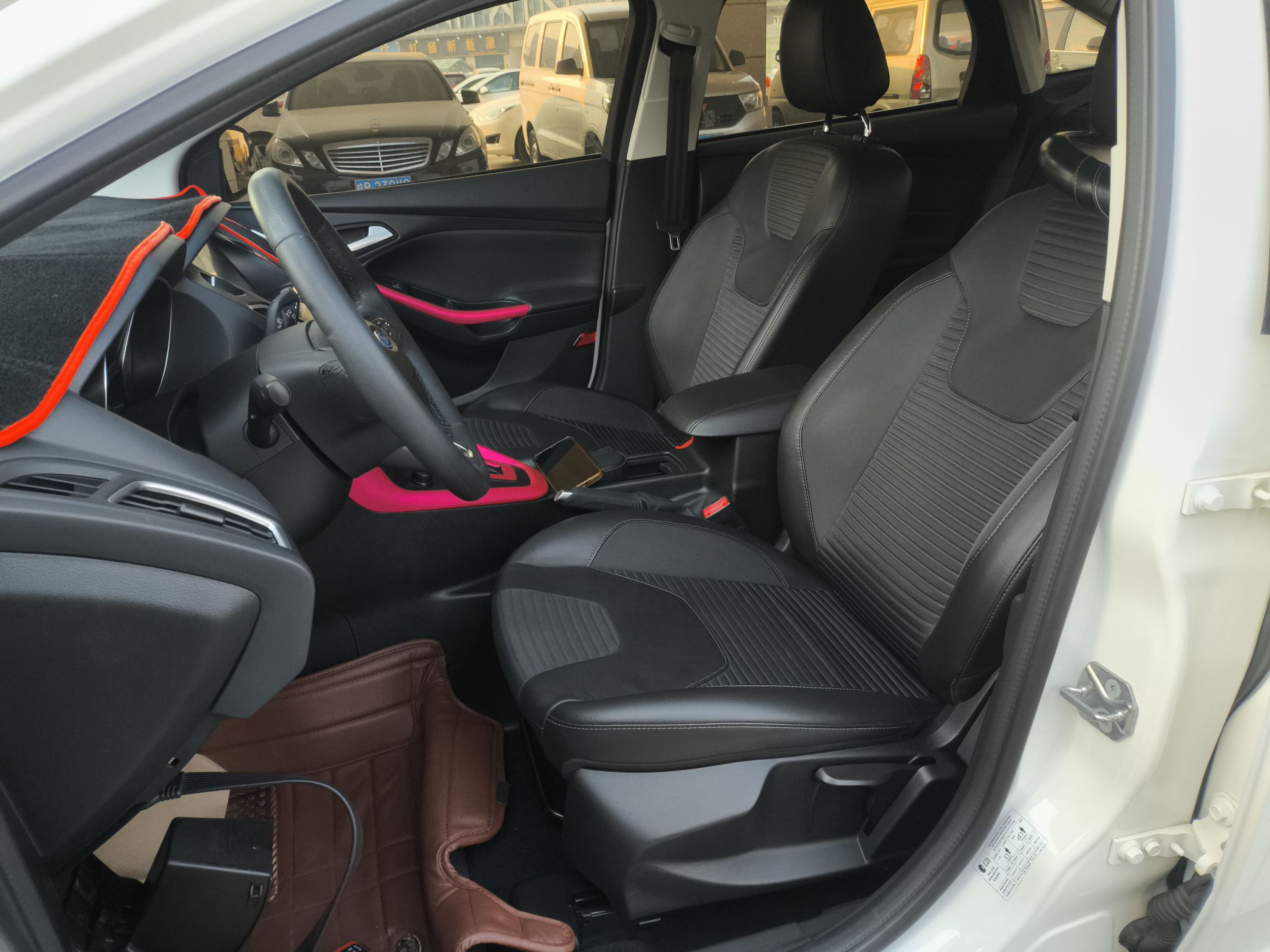 Переднее сиденье в автомобиле