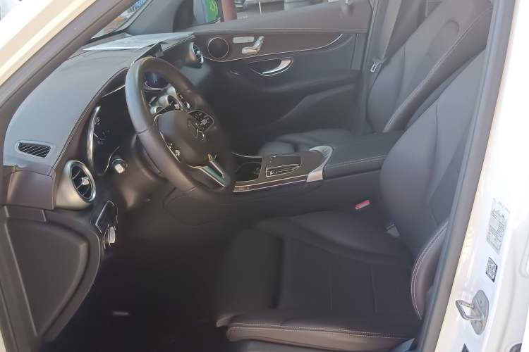 Used Mercedes-Benz GLC 2020 Facelift GLC 260 L 4MATIC Luxury Edition
