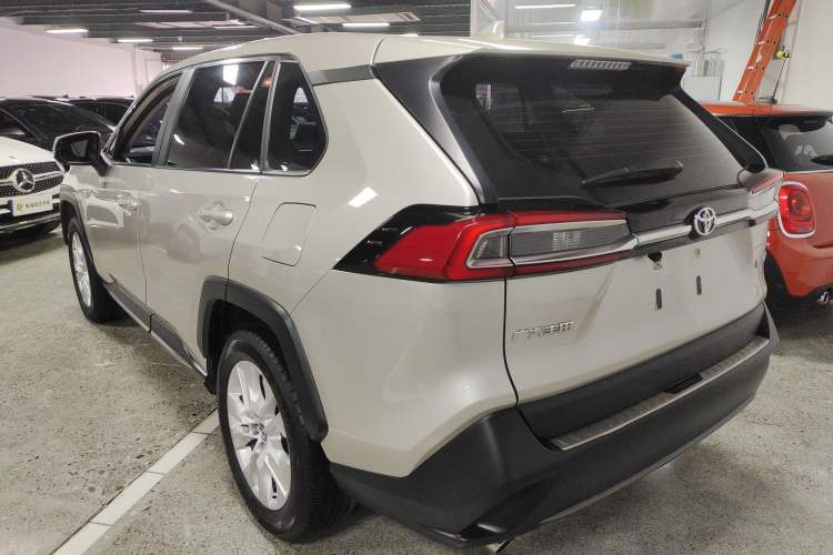 Used Toyota Wildlander 2022 Updated Version 2.0L CVT Two-Wheel Drive Leading Edition
