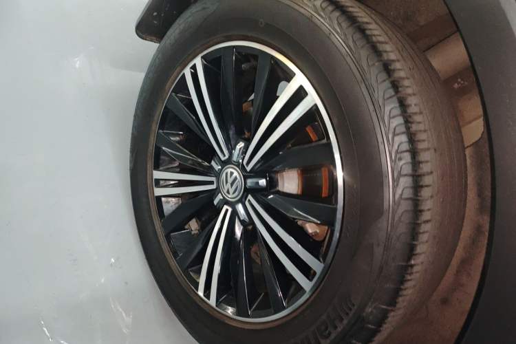 Used Volkswagen Tiguan L 2019 Updated Version 330TSI Automatic Two-Wheel Drive Panoramic Comfort Edition China VI Standard