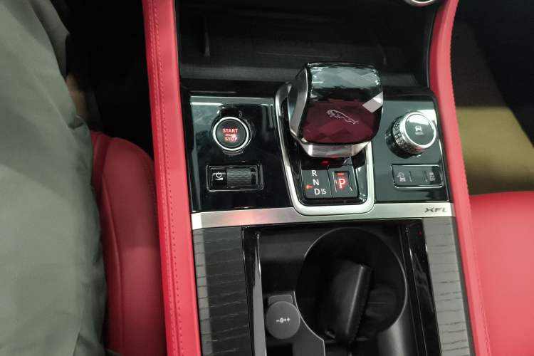 Used Jaguar XFL 2023 XFL 2.0T P250 Two-Wheel-Drive Elite Sport Edition
