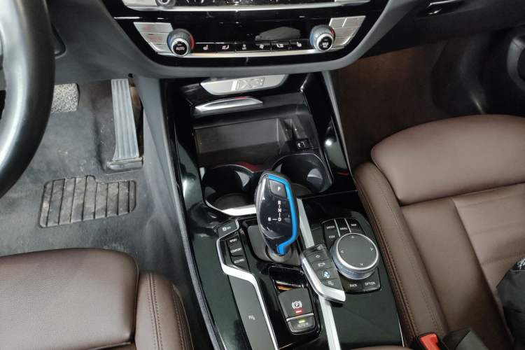 Used BMW iX3 2021 Updated Leading Edition
