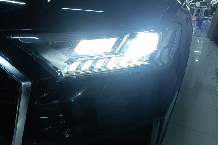 Used Audi Q7 2022 55 TFSI quattro S line Sport model
