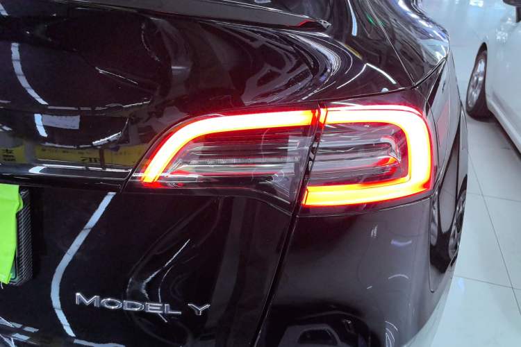 Used Tesla Model Y 2021 Long-Range All-Wheel-Drive Version
