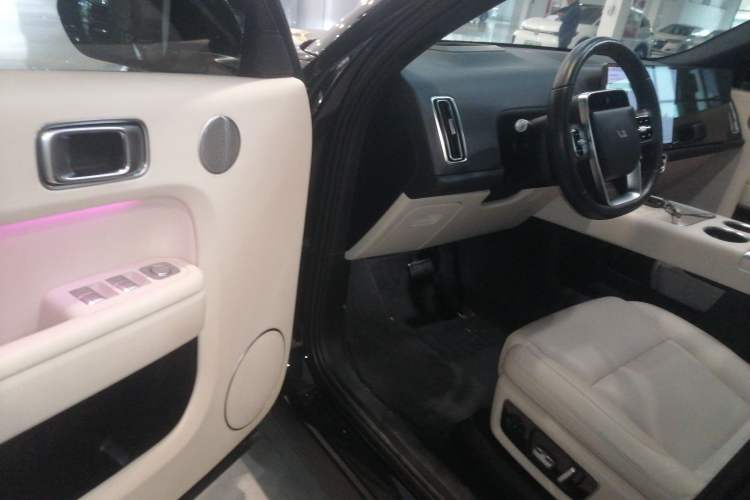 Used Li Auto L8 2023 Pro Model
