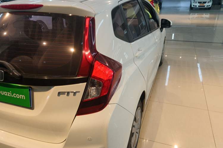 Used Honda Fit 2016 1.5L LXS CVT Comfort Sunroof Version
