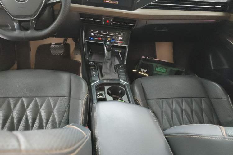 Used Volkswagen Passat 2020 330TSI Luxury Edition China VI
