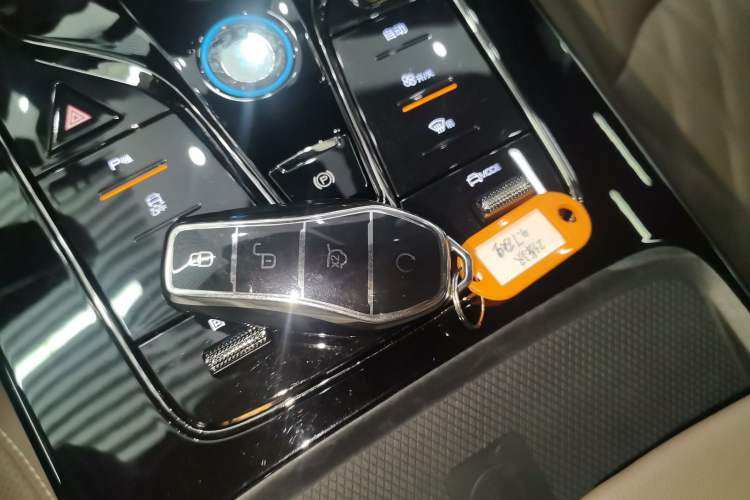 Used BYD Han 2022 EV Genesis Edition 715KM Front-Wheel-Drive Prestige Model
