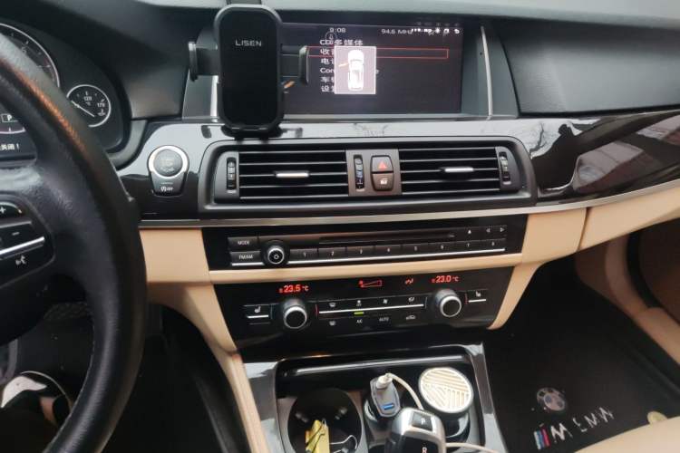 Used BMW 5 Series 2014 525Li Leading Model
