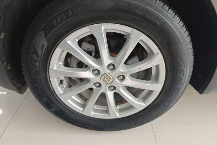 Used Buick Envision 2015 20T Two-Wheel-Drive Leading Model
