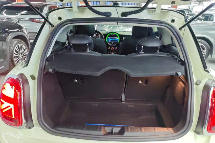 Used  MINI 2021 1.5T COOPER Classic Edition
