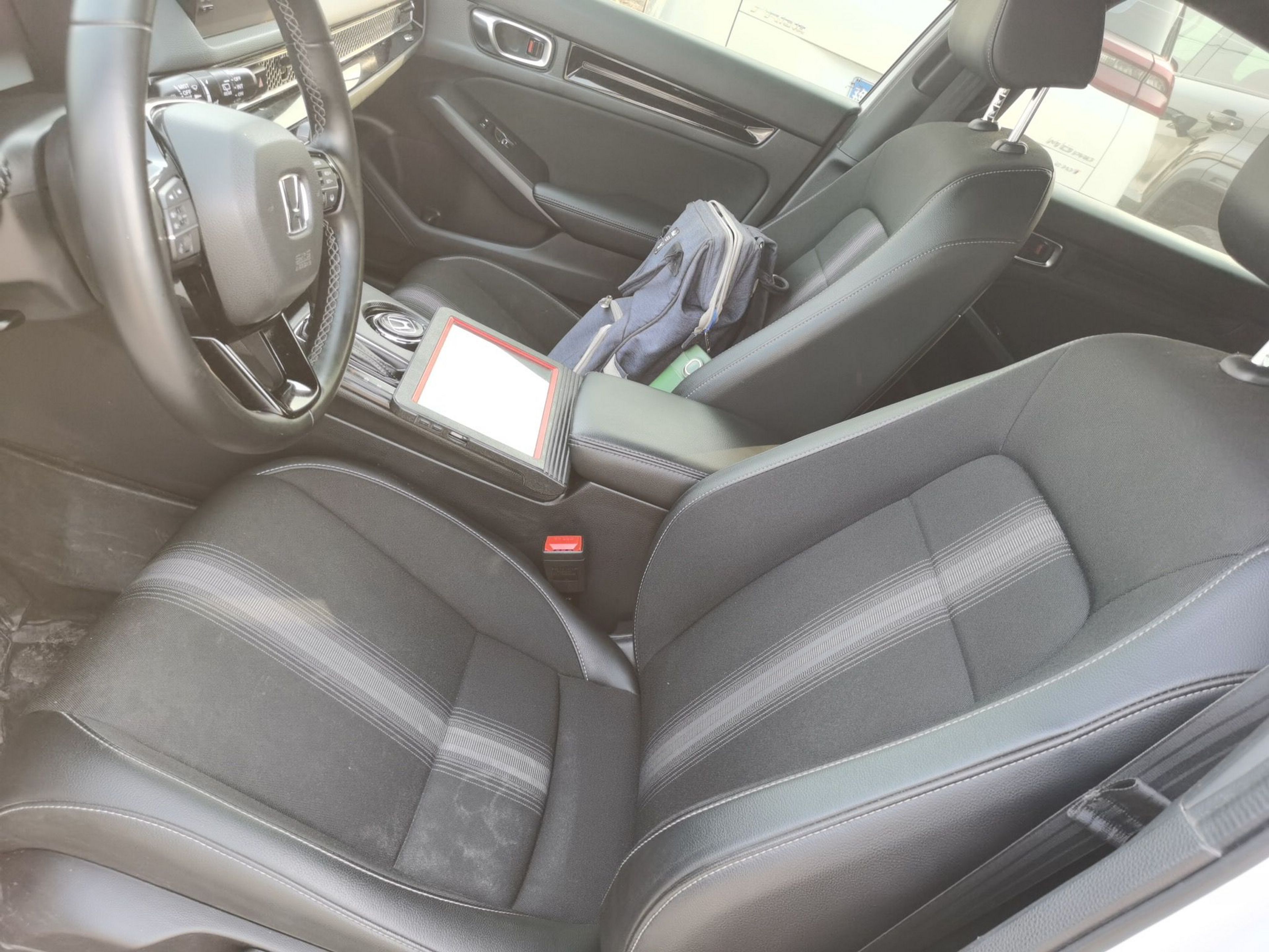 Переднее сиденье в автомобиле