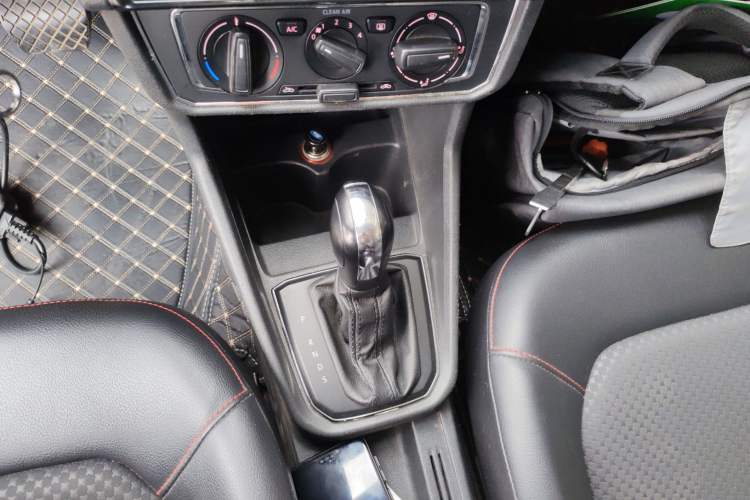 Used Volkswagen Santana 2017 Haval H9 1.6L Automatic Comfort Edition
