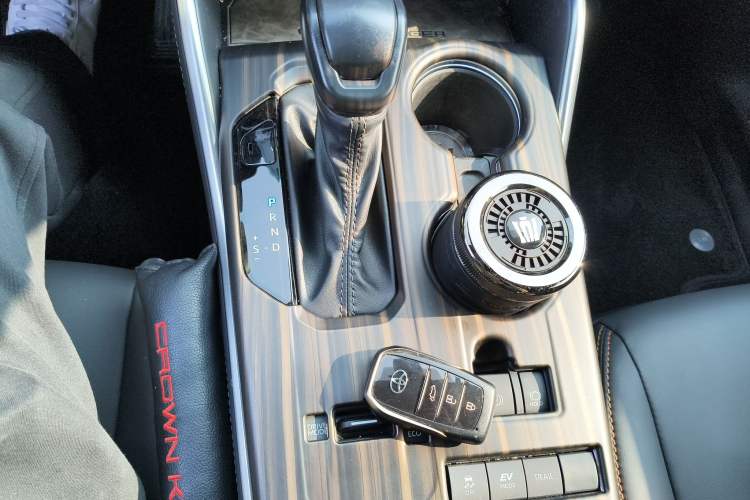 Used Toyota Crown Land Cruiser 2024 2.5L HEV Four-Wheel Drive Premium Edition
