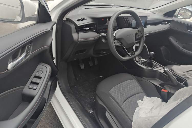 Used Roewe i5 2026 Model 1.5L Manual Comfort Version