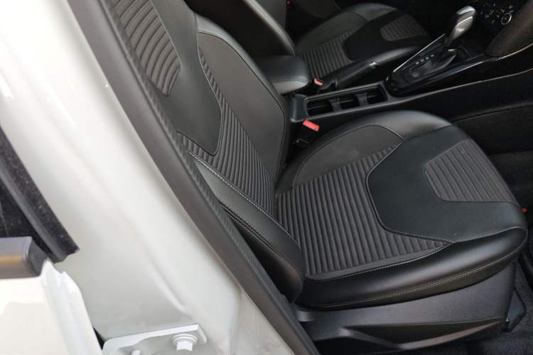 Used Ford Focus 2017 Hatchback 1.6L Automatic Fashion Edition Smart Drive Version
