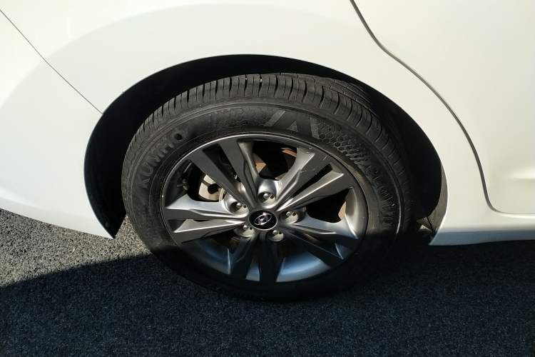 Used Hyundai Elantra 2016 1.6L Manual ZhiXuan · Dynamic Model