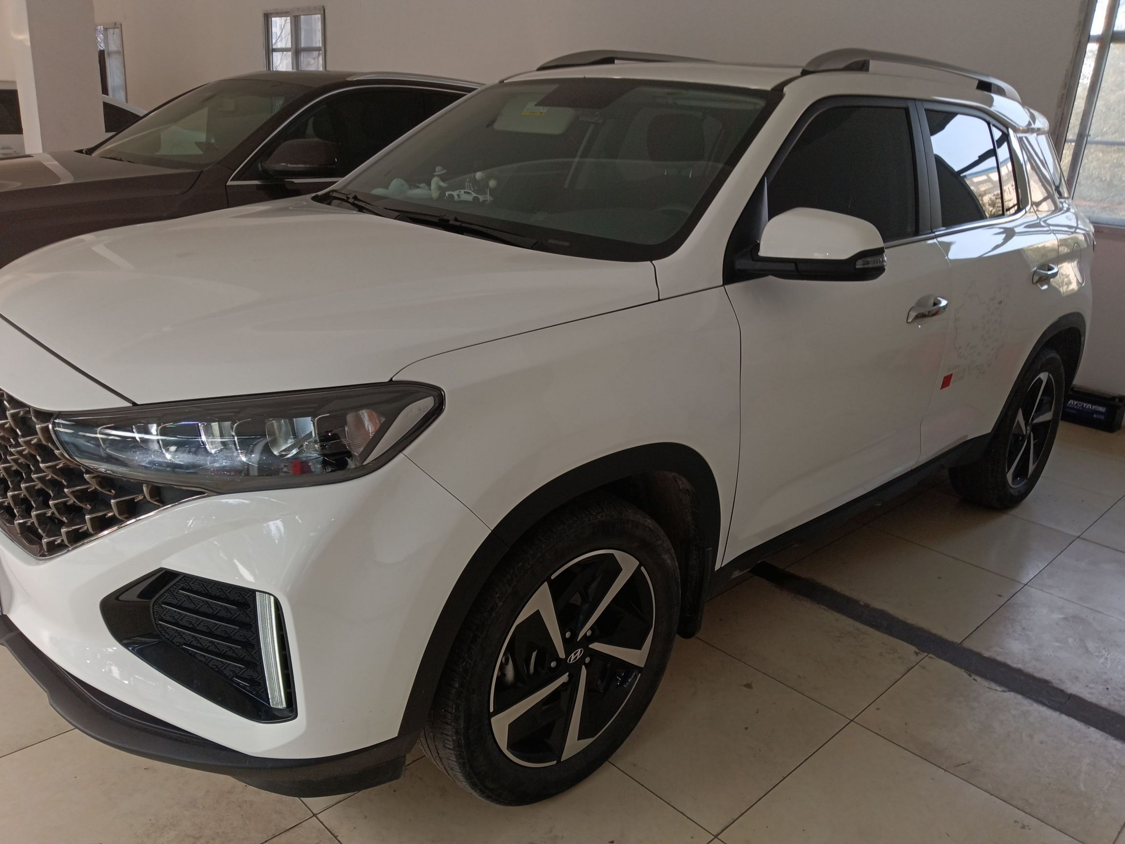 Под передней частью автомобиля