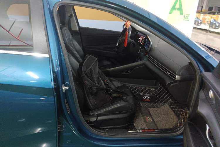 Used Hyundai Elantra 2021 1.5L CVT LUX Prestige Edition
