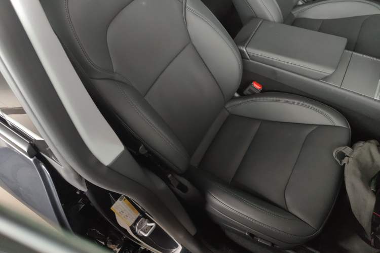 Used Tesla Model Y 2025 Rear-Wheel-Drive Version
