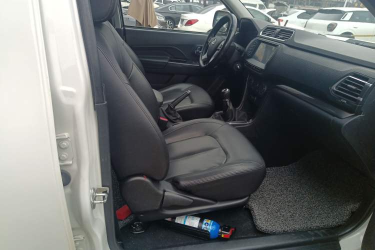 Used Great Wall Wingle 5 2017 2.4L European Version Gasoline Two-Wheel Drive Entry-Level Big Double Cab 4G69S4N