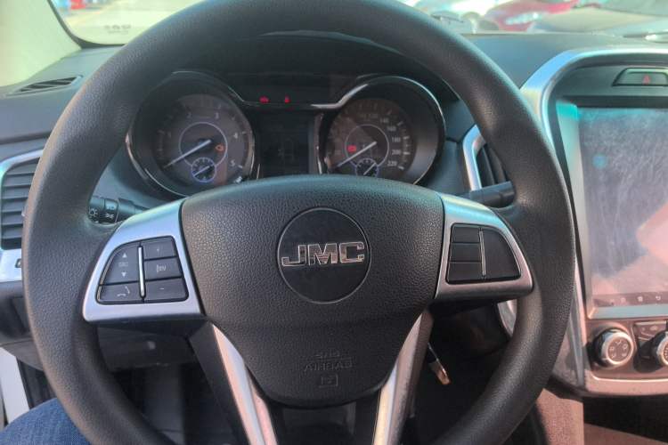 Used JMC Yuhu 3 2018 2.5T Diesel 4x4 Luxury Edition Long Wheelbase
