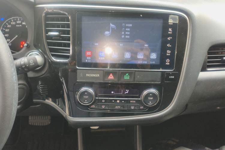 Used Mitsubishi Outlander 2016 2.4L 4x4 Luxury Edition 7-Seater
