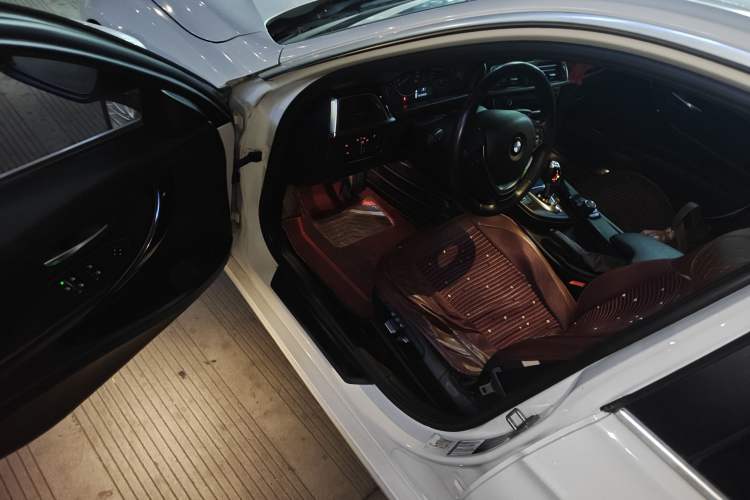 Used BMW 3 Series 2016 320Li Ambition Model
